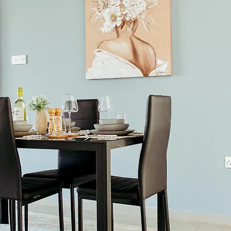 Modern 2 Bedroom - Tourist Area Collection *