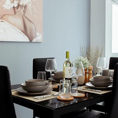 Modern 2 Bedroom - Tourist Area Collection *