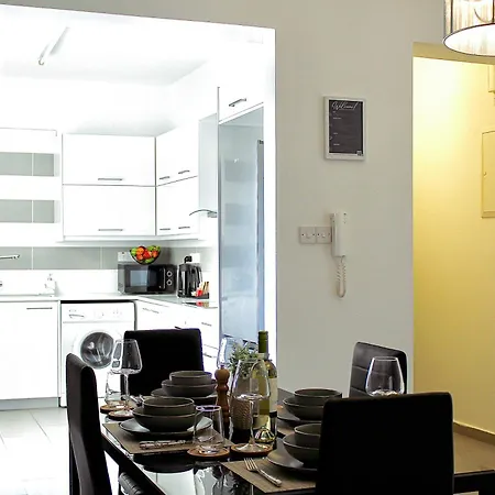 Modern 2 Bedroom - Tourist Area Collection